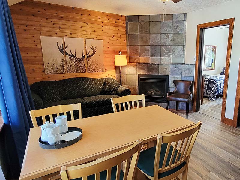 Queen Suite at Crandell Mountain Lodge